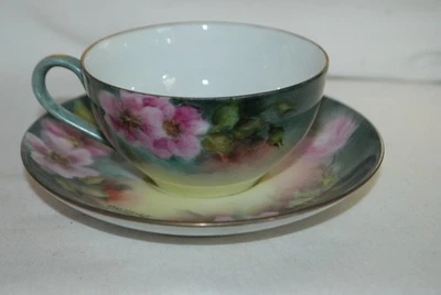 Antiguo juego de tazas y platillos de porcelana pintados a mano RIS Alemania verde con flores rosas Foto 1 de 4