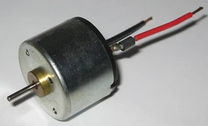 12 V DC Electric Low Current Motor with Capacitor - 3000 RPM - 10 mA - 2mm Shaft - Picture 1 of 5