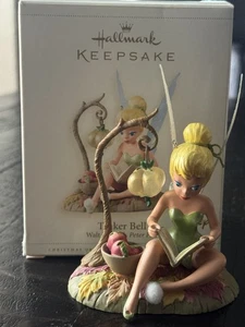 Walt Disneys Peter Pan TINKER BELL Lesen Hallmark Andenken Ornament in Box - Bild 1 von 12