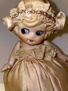 "De colección Bisque Frozen Charlotte Kewpie Brazos Articulados Muñeca Satén Pin Cojín 6"" Japón" - Imagen 1 de 13