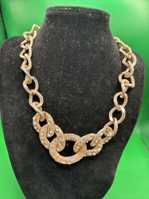 Collar de eslabones de diamantes de imitación transparentes tono dorado bronce etiqueta de precio Marvella Foto 1 de 4