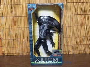 Alien Figure Warrior Drone Unopened 1997 13.2in HASBRO Kenner - Picture 1 of 4