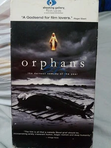 ORPHANS (VHS) RARE BRITISH BLACK COMEDY w GARY LEWIS (GANGS OF NEW YORK, ERAGON) - Imagen 1 de 2