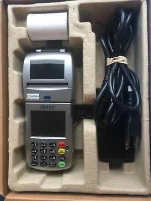 First Data FD 400 TI en caja original con fuentes de alimentación y rollos de papel BONITO PRECIO Foto 1 de 4