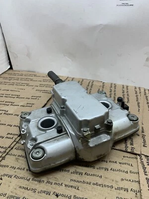 1994 - 2004 年本田 VF750 麦格纳后座 CYLINDER 头阀盖发动机原始设备制造商 — 第 1/4 张图片