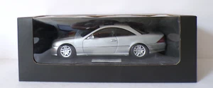 MERCEDES-BENZ CL 500 CUPÉ PLATA COMO NUEVO EN CAJA 1:18 SOBRE BASE DE PIZARRA - Imagen 1 de 10