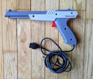 Original Nintendo Zapper Laser Gun Controller for NES - Picture 1 of 3