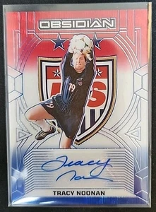 Tracy Noonan 2024-25 Panini Obsidian Class Of 1999 Auto RWB USWNT #12/25 - Bild 1 von 2