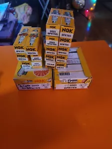 NOS NEW NGK SPARK PLUG BPR7ES STOCK NUMBER 2023 MARINE OUTBOARD ENGINE - Foto 1 di 3