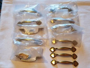 Vintage Hardware Kitchen Cabinet Handles Pulls - lot of 11 - unopened - Picture 1 of 6