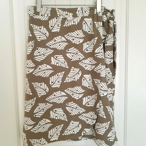 Free Assembly Women's Rayon Linen Wrap Skirt Leaf Print Brown White Size L - Picture 1 of 11