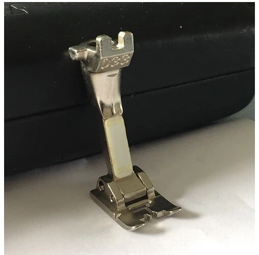 Bernina Vintage Presser Foot #033 Buttonhole Foot - Image 1 of 1