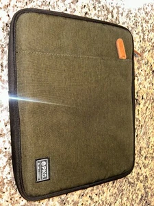 PKG - Apple MacBook Stuff Sleeve for 14" Laptop - Evergreen - Picture 1 of 10