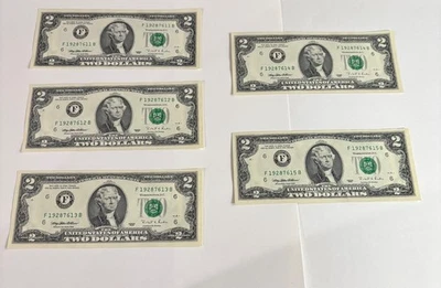 Lot of 5 Uncirculated Sequential 2$ bills Consecutive Serial # CRISP $2 - Image 1 of 4