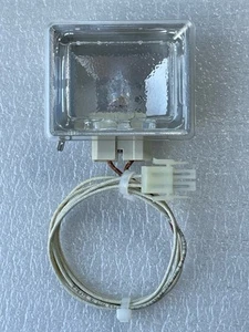 Conjunto de luz de horno de pared Jenn-Air W10175989, lente WP74004607 y bombilla WPW10169757 - Imagen 1 de 10