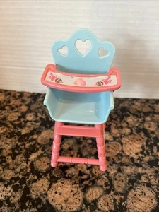 Simba Seggiolone Giocattolo Bambola Sedile Alimentazione Cuori Viola Casa delle Bambole Mobili 5,5" - Foto 1 di 6