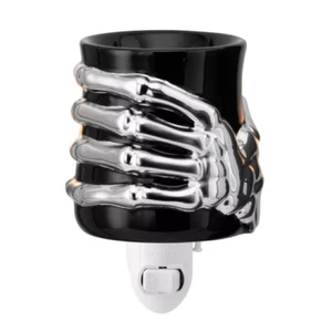 Calentador Scentsy Agarre Macabro Halloween Mini Plug-In Negro Esqueleto Retirado NUEVO - Imagen 1 de 2