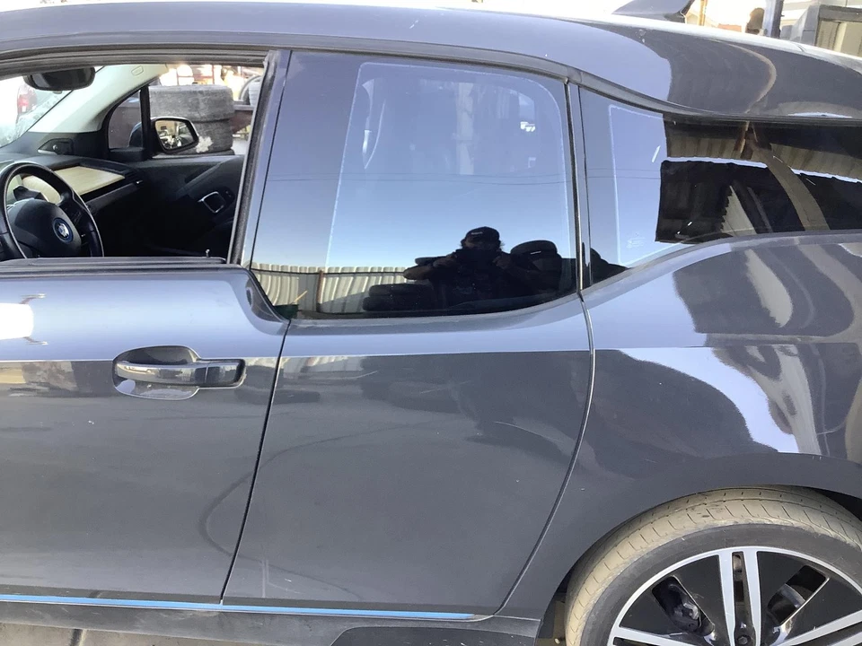 Conjunto de puerta trasera izquierda usado lado trasero se adapta a: BMW I3 2015 sin tinte de privacidad trasero L Foto 1 de 4