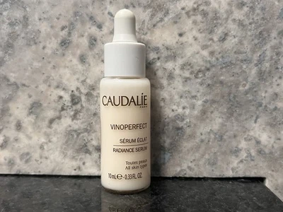 Suero iluminador tamaño viaje Caudalie Vinoperfect Radiance 10 ml 0,33 oz Foto 1 de 2