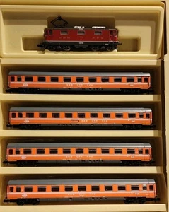 MINITRIX N Scale Special Passenger Set SBB FFS #1073 Locomotive & 4 Cars - Picture 1 of 9