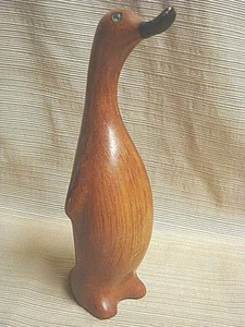 Unusual TALL SKINNY DUCK w/ JEWEL EYES - Hong Kong - Picture 1 of 5