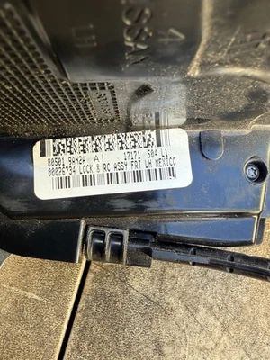 Atuador de trava de porta lateral esquerda dianteira 13-18 Nissan Altima fabricante de equipamento original  - Imagem 1 de 4