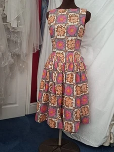 PINK FLORAL VINTAGE FIT N FLARE DRESS 1970S SIZE 10/12 BY WENDY - Picture 1 of 6