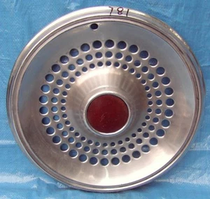 RF781 1977 77 Pontiac Grand Prix Hubcap Hub Cap Wheel Cover - Picture 1 of 4