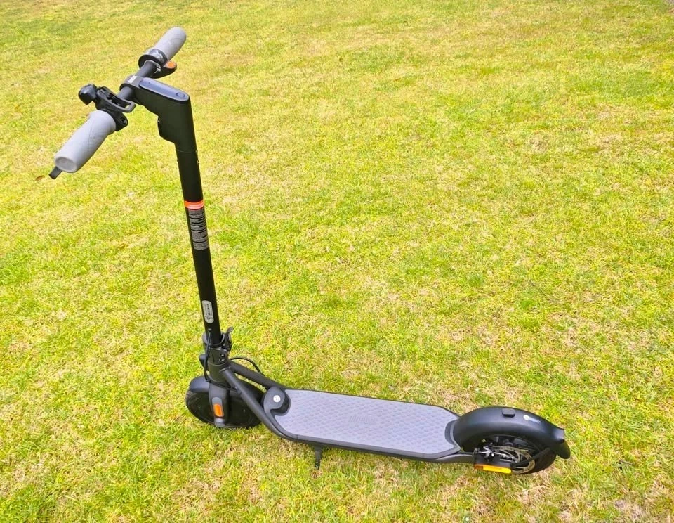 Second Hand Segway F-20 E-Scooter, Excellent Condition - image 1 of 4