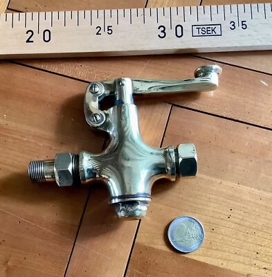 ancien beau et rare robinet a pression en laiton médical... - Photo 1/4