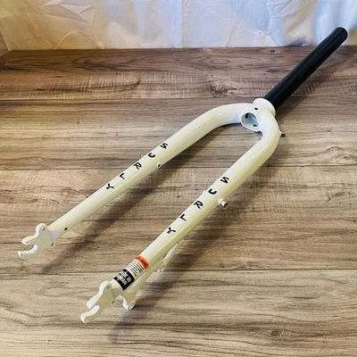 NOS Surly Preamble 650b Disc Fork 1 1/8 248 mm 380mm Axle to Crown White QR Axle - Image 1 of 4