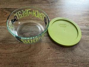 Pyrex Halloween Black Cat Scary Spooky Bowl with Lid - Picture 1 of 3