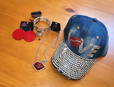 Joyería Paparazzi ❤ Hermoso💋 COLLAR ROJO BLOQUEO DE LABIOS Estrás✨️ Sombrero a juego. Foto 1 de 4