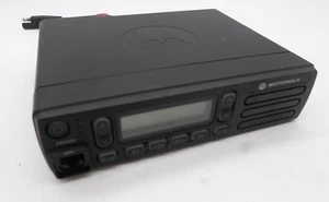Motorola CM300D AAM01QNH9JA1AN UHF 25W Radio cyfrowe - USZKODZONY PORT RF - Zdjęcie 1 z 10