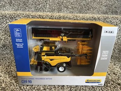2023 FARM SHOW ERTL 1:64 New Holland CR9.90 SmartTrax Tracked Combine w/Heads - Image 1 of 4
