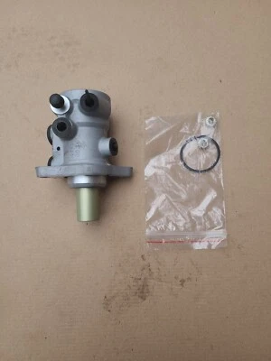 LHD ONLY NEW GENUINE JAGUAR BRAKE MASTER CYLINDER S-TYPE & XJ X350 XR828105 - Image 1 of 4