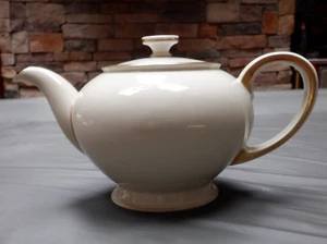Tetera Continental Rosenthal China Selb Alemania Winifred con Tapa Dorado y Crema - Imagen 1 de 9