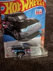 2024 Hot Wheels 131/250 Netflix Lets Race #143 Truck HW Track Champs 1/5 TX - Picture 1 of 10