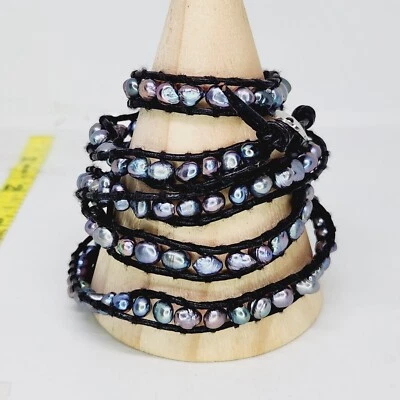 Brazalete envolvente de perlas de pavo real de agua dulce genuino de cuero negro 32" Foto 1 de 4