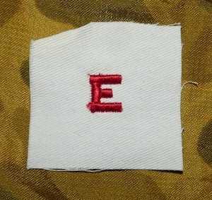 Marca distintiva "E" de excelencia de combate de ingeniería de la Marina de los Estados Unidos de 1940 (verano) - Imagen 1 de 2