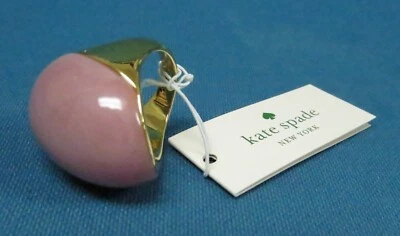 Anillo llamativo Kate Spade tono dorado resina rosa talla 8 anillo de humor nuevo con etiquetas Foto 1 de 4