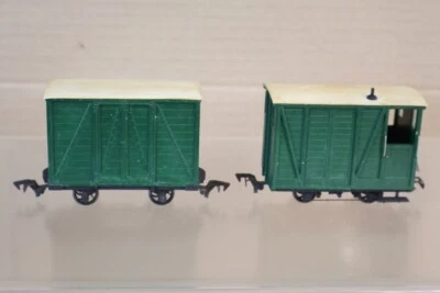 PECO O-16.5 KIT RASTRILLO CONSTRUIDO de 2 MERCANCÍAS CON PANELES DE MADERA VERDE Y VAGÓN FURGONETA FRENO ol Foto 1 de 4