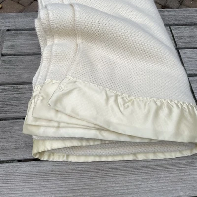 Manta Vintage Acrílico Tejido Waffle Beige Talla Queen Borde Satinado 87x87 Hecha en EE. UU. Foto 1 de 4