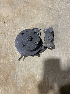 CLASSIC MINI COOPER  - GENUINE R/H FRONT SUSPENSION HUB UNIT WITH  DISC BRAKE - Image 1 of 4