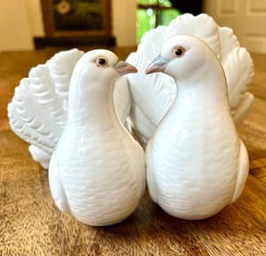 Vintage 1980's Lladro Kissing Doves White Porcelain Figurine. 12.5cm Tall. Spain - Picture 1 of 7