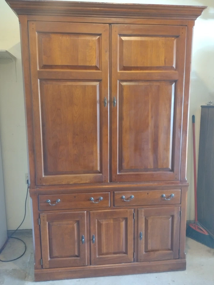 Armario de TV grande Lexington Bob Foto 1 de 4