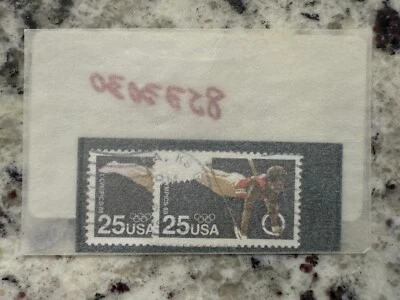 US 2380 25c Seoul Summer Olympics unused Stamp Error 1988 Double Knee - Image 1 of 2