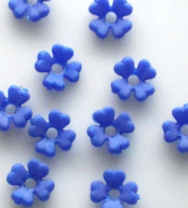 #726 Vintage Flower Beads Cabs LOT Plastic Blue 6mm Shabby Floral Tiny Spacers - Picture 1 of 2