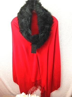 Hermoso chal con capa rojo brillante con cuello negro de piel sintética, ¡Nuevo! Bonito Foto 1 de 4