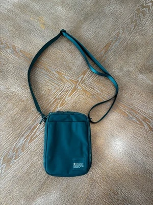 "Bolso Bandolera Lululemon Teal Pequeño 7""X5""X2"" Correa de Bolsillo Exterior 50""" Foto 1 de 4